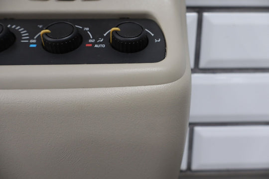 2003 - 2006 Cadillac Escalade Roof Console W/Rear Temp Control