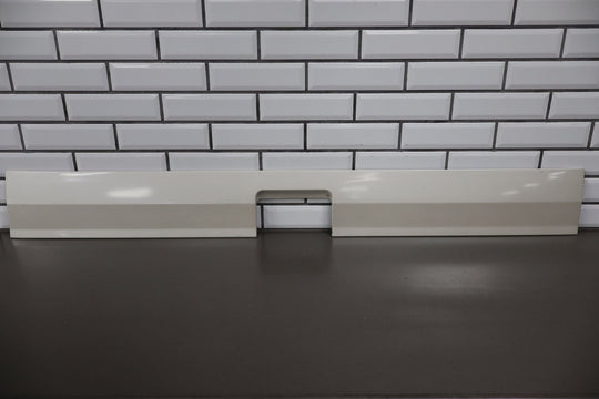 2003 - 2006 Cadillac Escalade Tailgate Molding (WHITE DIAMOND 98U)