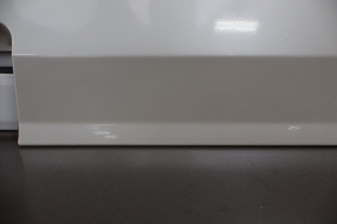 2003 - 2006 Cadillac Escalade Tailgate Molding (WHITE DIAMOND 98U)
