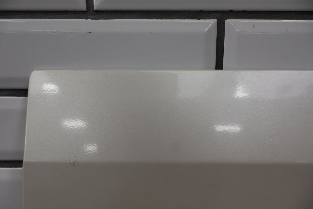 2003 - 2006 Cadillac Escalade Tailgate Molding (WHITE DIAMOND 98U)