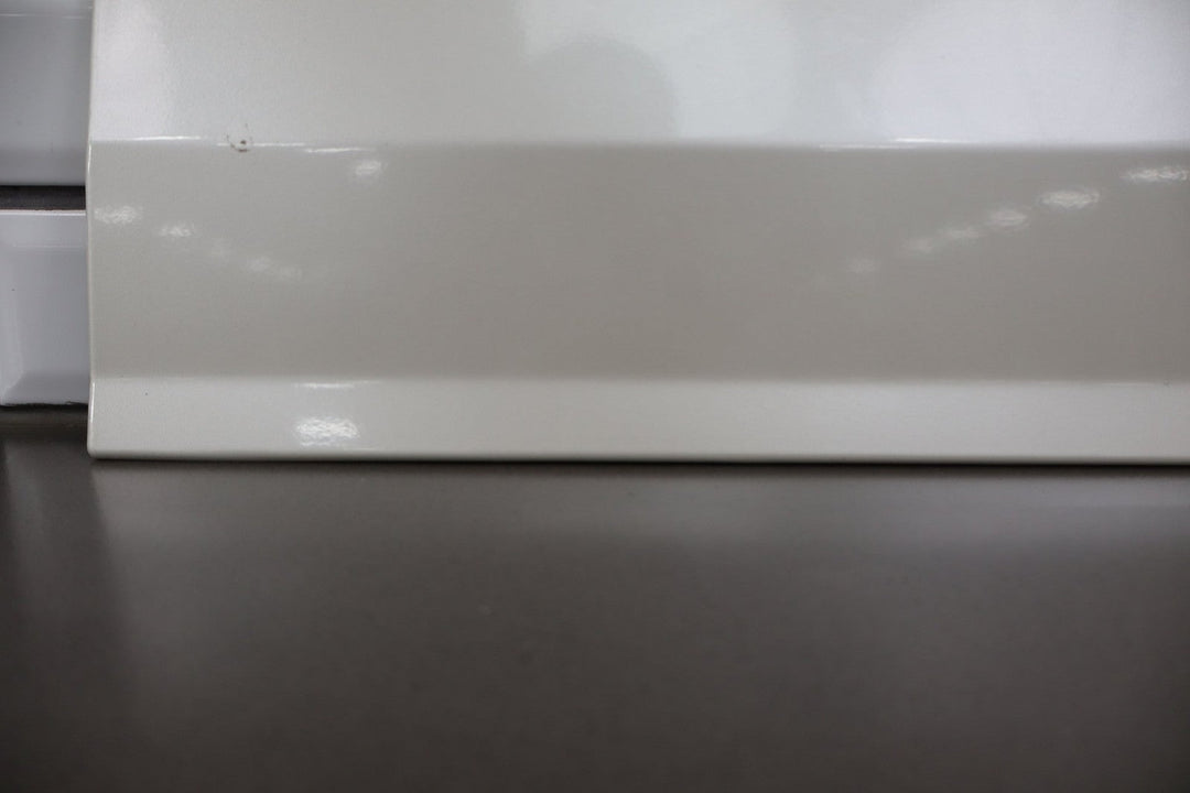 2003 - 2006 Cadillac Escalade Tailgate Molding (WHITE DIAMOND 98U)