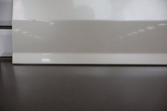 2003 - 2006 Cadillac Escalade Tailgate Molding (WHITE DIAMOND 98U)