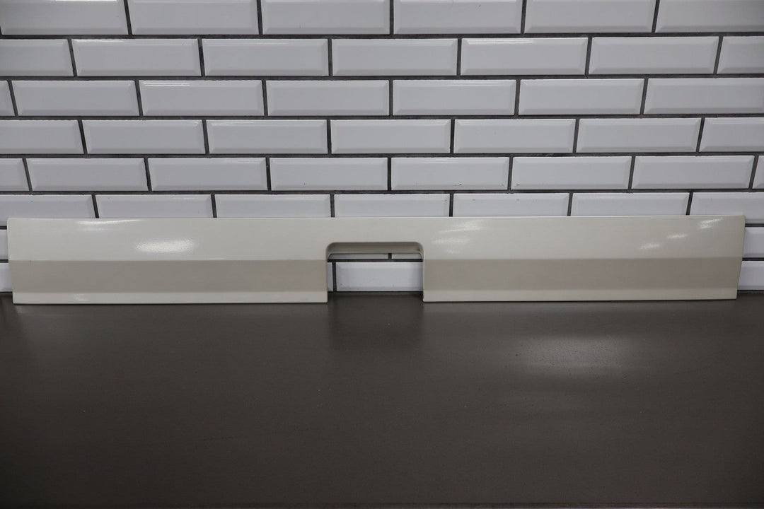 2003 - 2006 Cadillac Escalade Tailgate Molding (WHITE DIAMOND 98U)