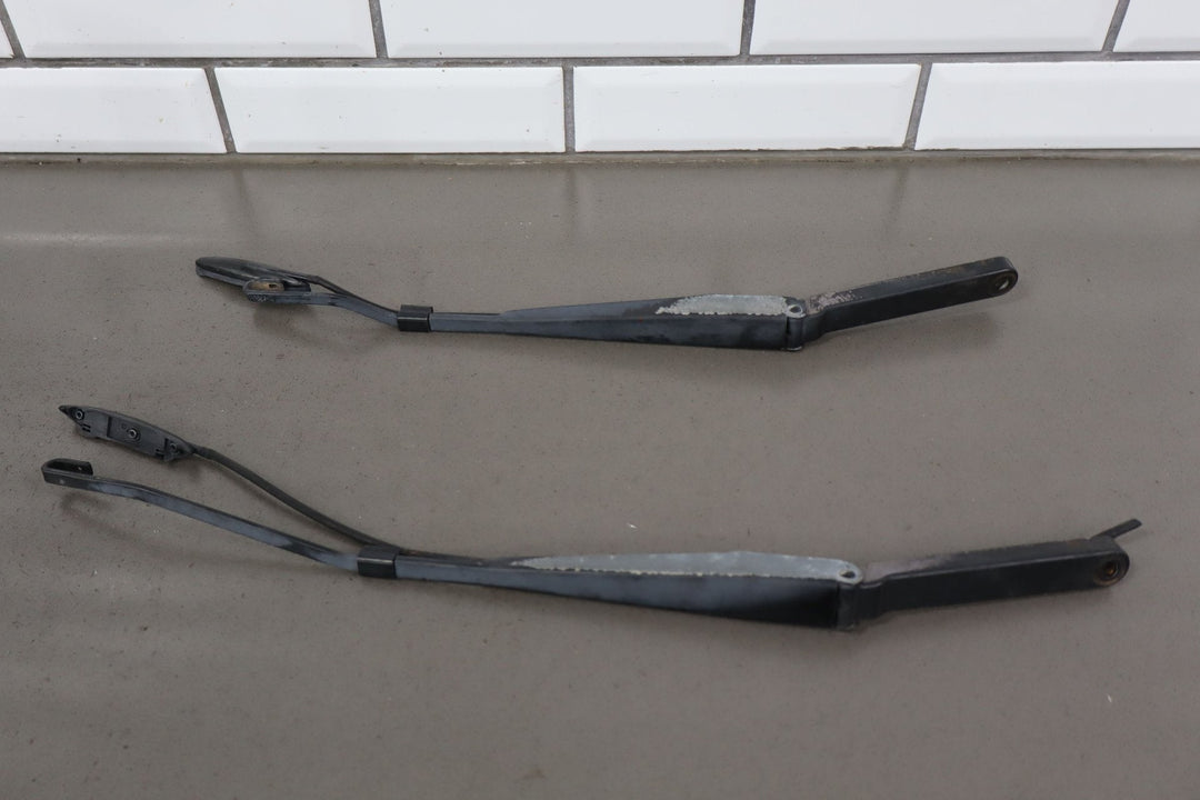 2003 - 2006 Chevrolet SSR Pair OEM Wiper Arms *No Blades*