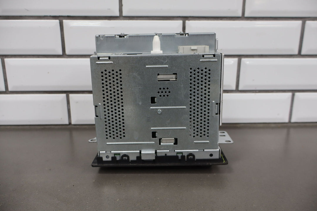 2003 - 2006 Chevy SSR AM - FM - Stereo - 6 Disc CD Changer (Opt UC6)