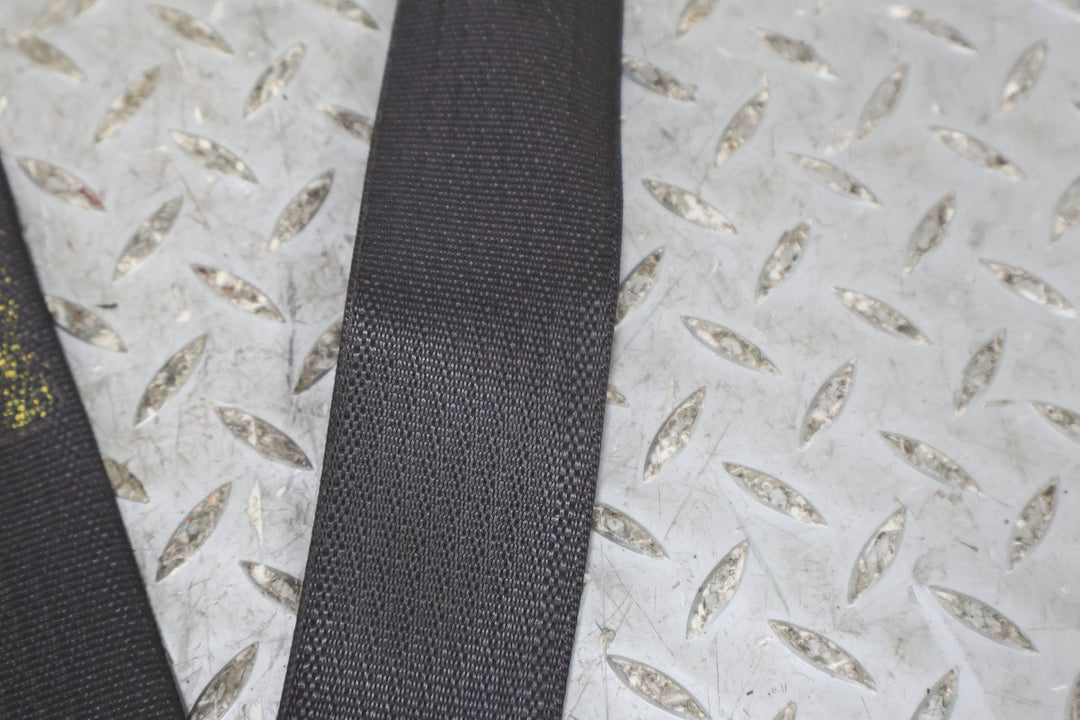 2003 - 2006 Chevy SSR Front Right Passenger Seat Belt Retractor (Ebony 19i)