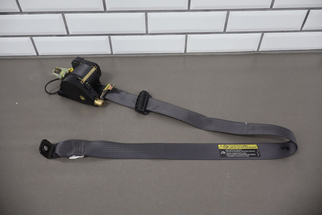 2003 - 2006 Chevy SSR Front Right RH Passenger Seat Belt Retractor (Ebony 19i)