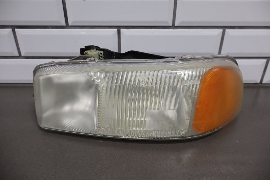 2003 - 2006 GMC Sierra 2500 HD Left Headlight 15850351