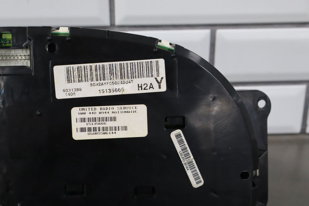 2003 - 2006 GMC Yukon Denali Speedometer Cluster 15135666