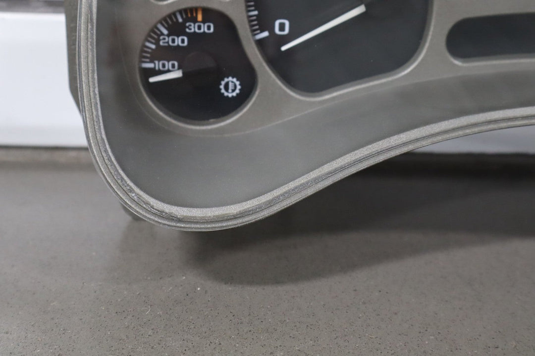 2003 - 2006 GMC Yukon Denali Speedometer Cluster 15135666