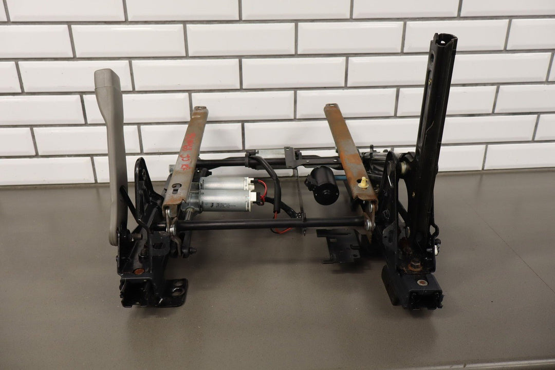 2003 - 2006 GMC Yukon Front GMT800 12 Way Left Front Power Seat Track