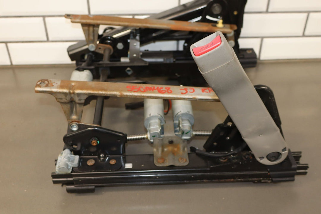 2003 - 2006 GMC Yukon Front GMT800 12 Way Left Front Power Seat Track