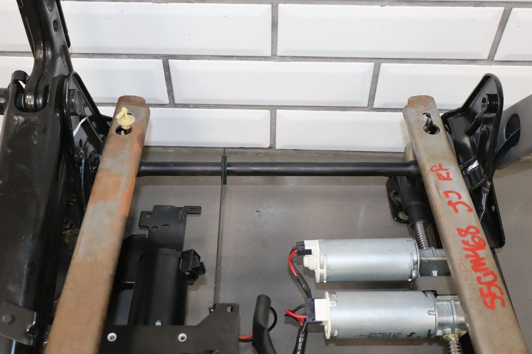 2003 - 2006 GMC Yukon Front GMT800 12 Way Left Front Power Seat Track