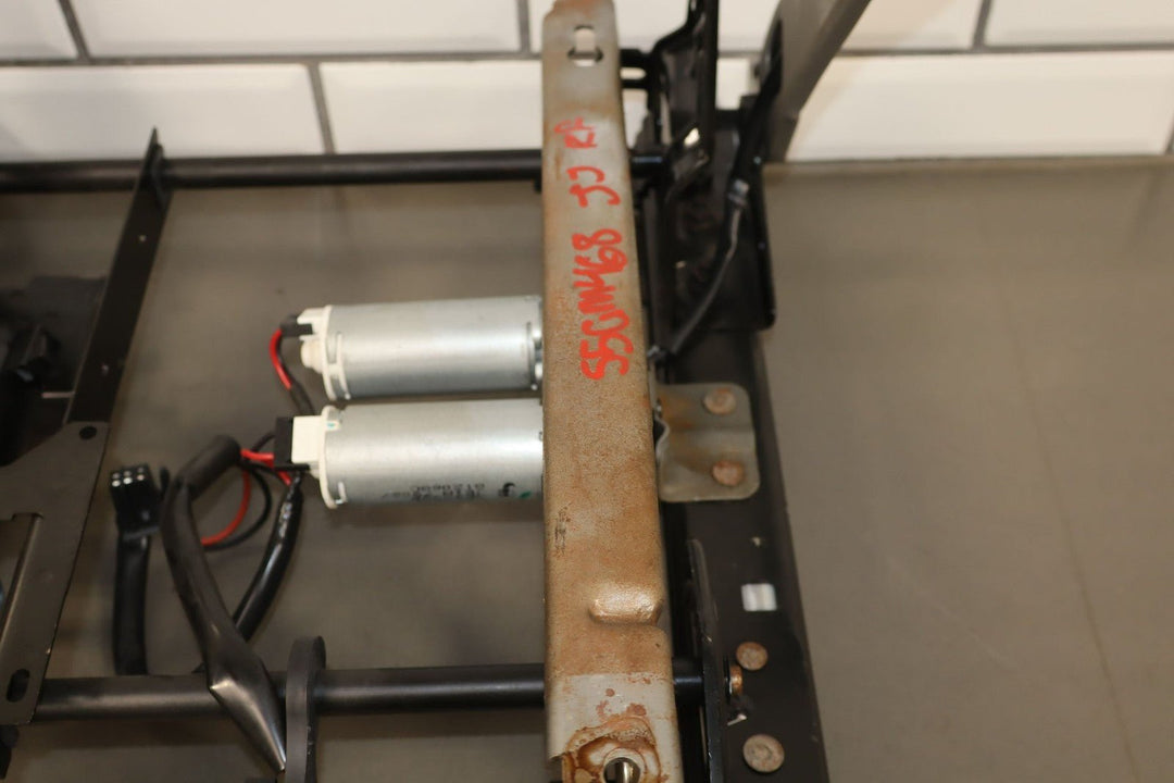 2003 - 2006 GMC Yukon Front GMT800 12 Way Left Front Power Seat Track