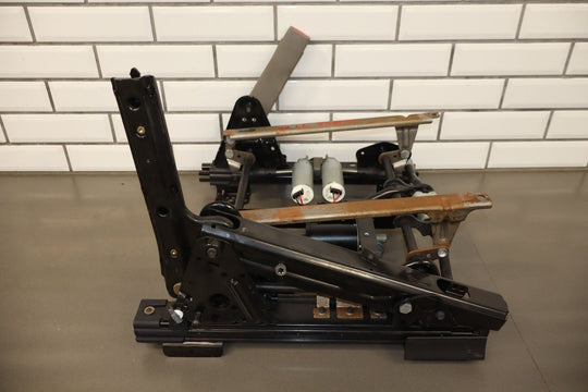 2003 - 2006 GMC Yukon Front GMT800 12 Way Left Front Power Seat Track