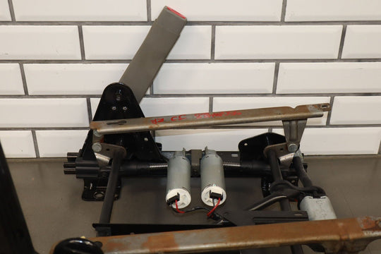 2003 - 2006 GMC Yukon Front GMT800 12 Way Left Front Power Seat Track