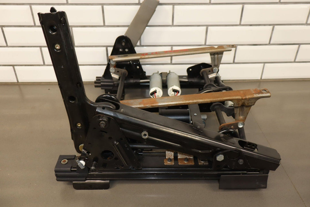 2003 - 2006 GMC Yukon Front GMT800 12 Way Left Front Power Seat Track