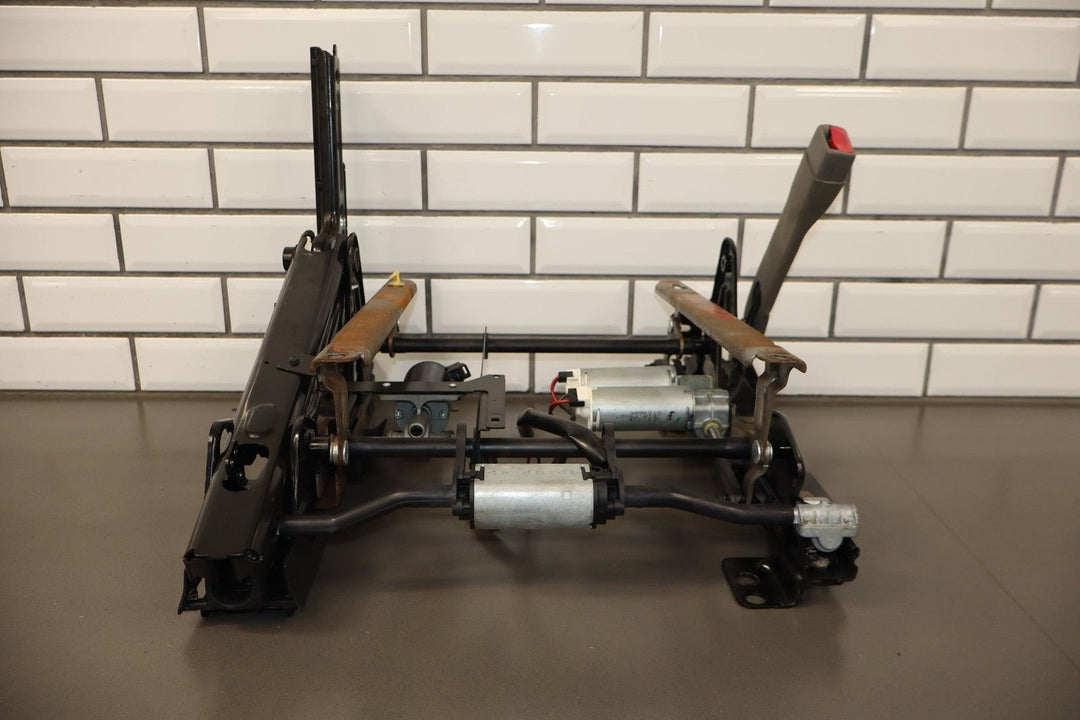 2003 - 2006 GMC Yukon Front GMT800 12 Way Left Front Power Seat Track