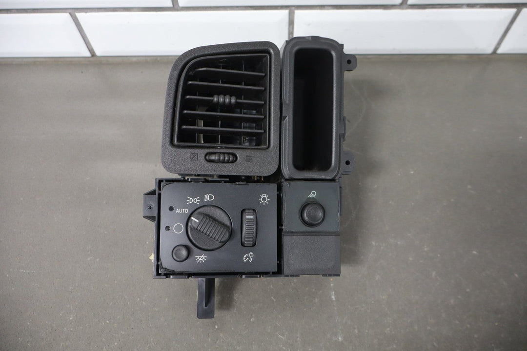 2003 - 2007 Chevrolet Silverado GMT800 Headlight Switch OEM Left Vent