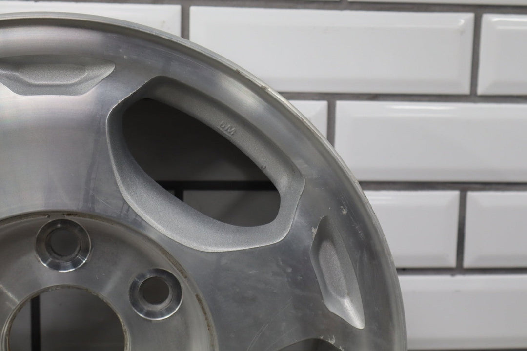2003 - 2007 Chevrolet Tahoe Single 16x7 (PF9) 5 - Spoke Wheel 09594493 OEM