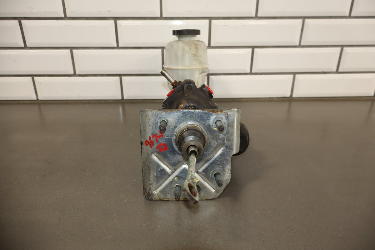 2003-2007 GMC Sierra 2500 Hydroboost Brake Booster 15854059 With Master Cylinder