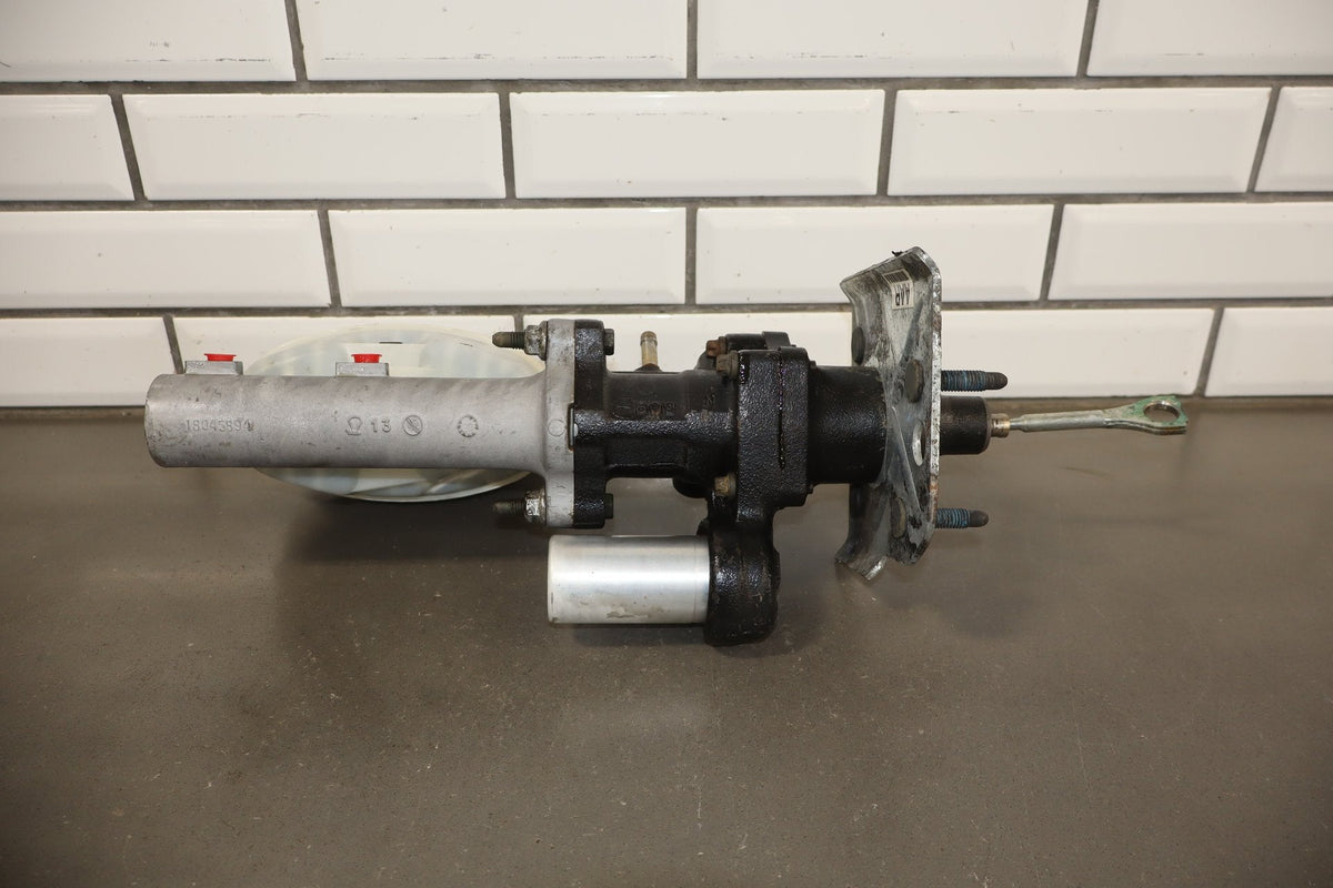 2003-2007 GMC Sierra 2500 Hydroboost Brake Booster 15854059 With Master Cylinder