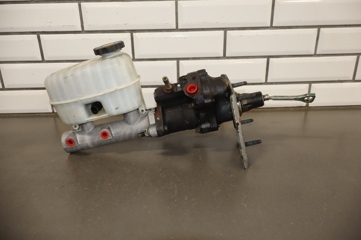 2003-2007 GMC Sierra 2500 Hydroboost Brake Booster 15854059 With Master Cylinder