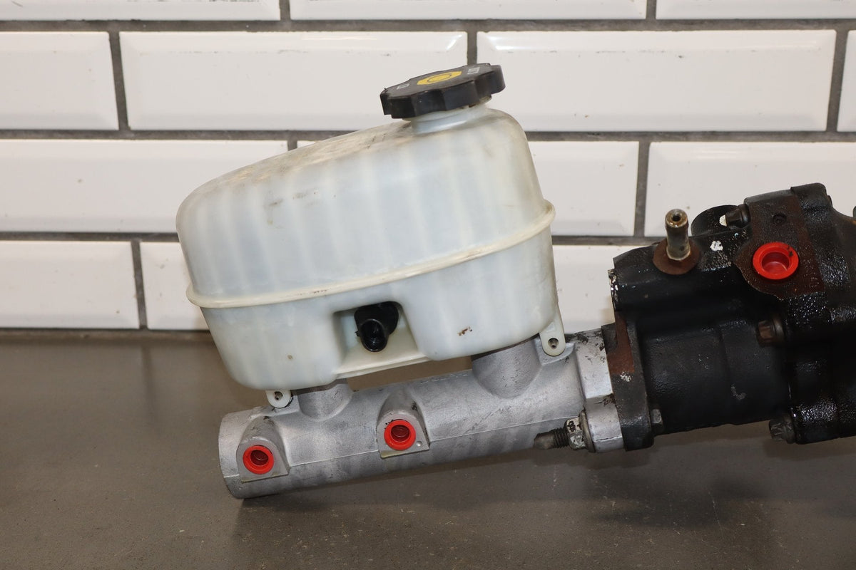 2003-2007 GMC Sierra 2500 Hydroboost Brake Booster 15854059 With Master Cylinder