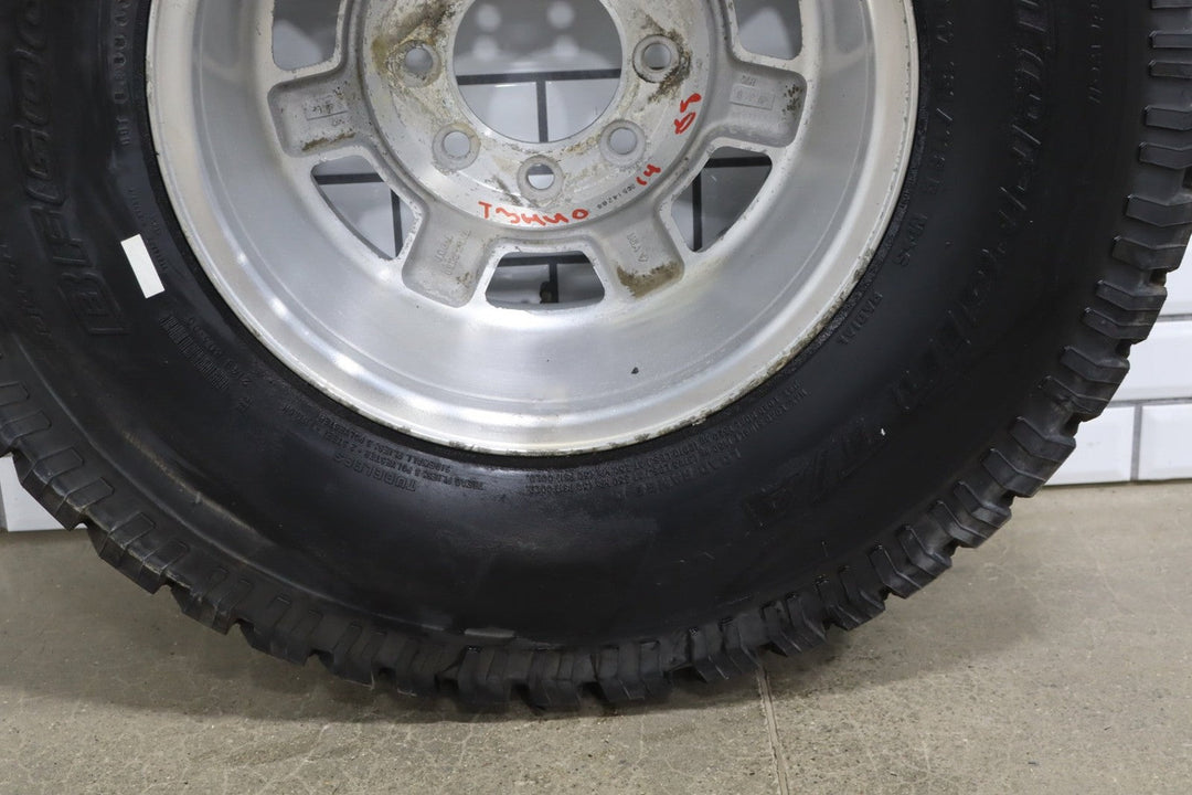 2003 - 2007 Hummer H2 - 17x8.5 Aluminum Wheel W/ Tire