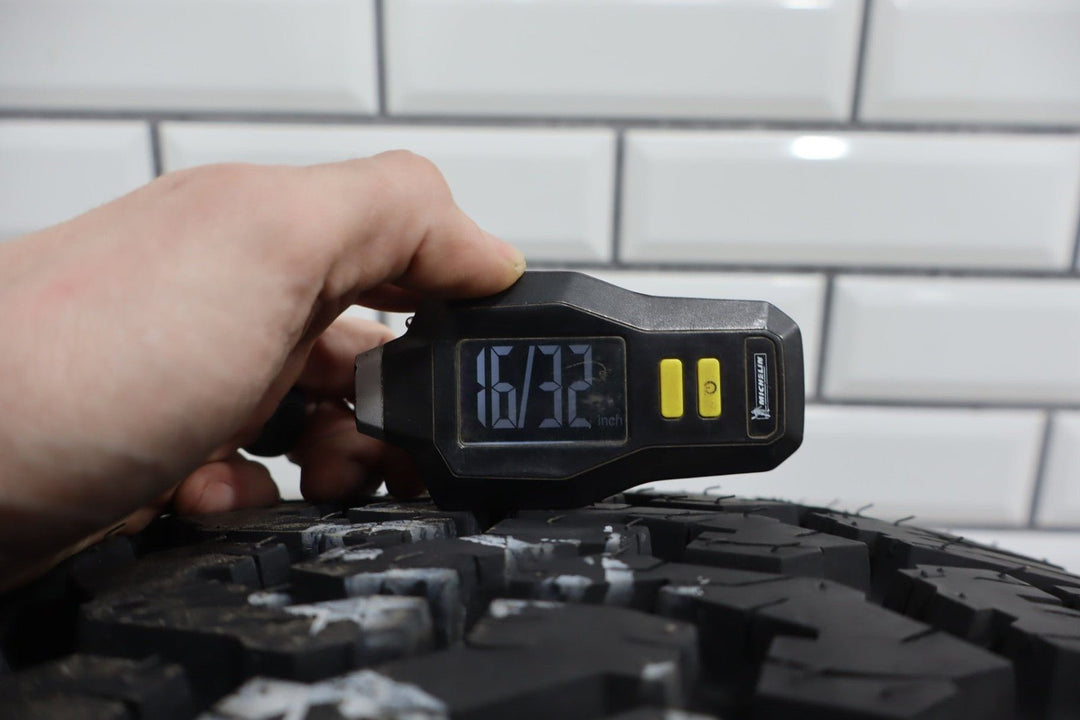 2003 - 2007 Hummer H2 - 17x8.5 Aluminum Wheel W/ Tire