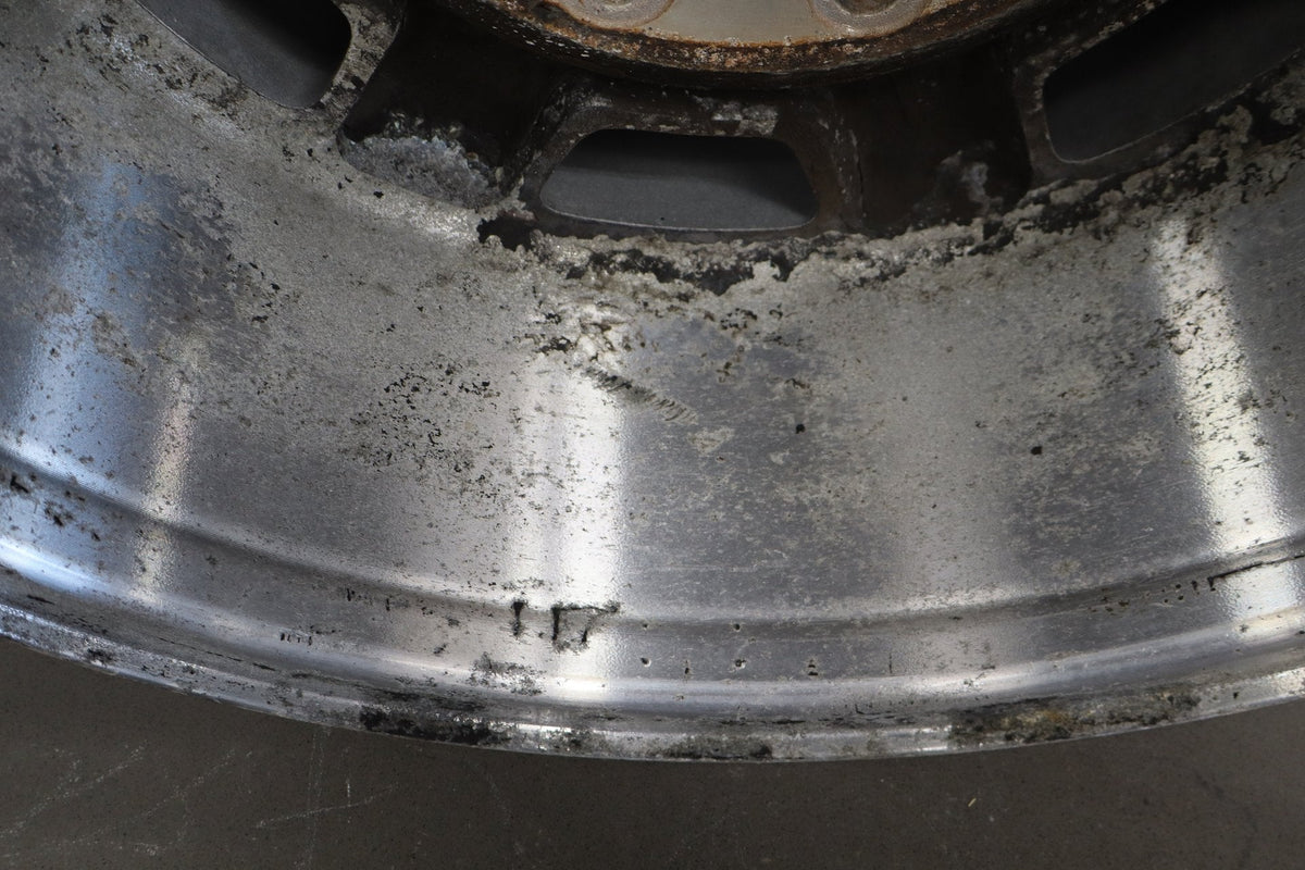 2003-2007 Hummer H2 17x8.5 OEM Wheel - Single Silver