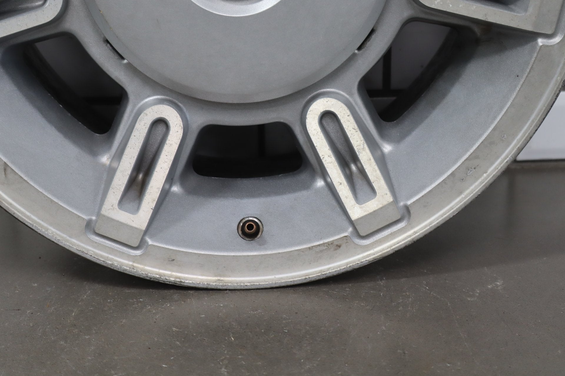 2003-2007 Hummer H2 17x8.5 OEM Wheel- Single Silver