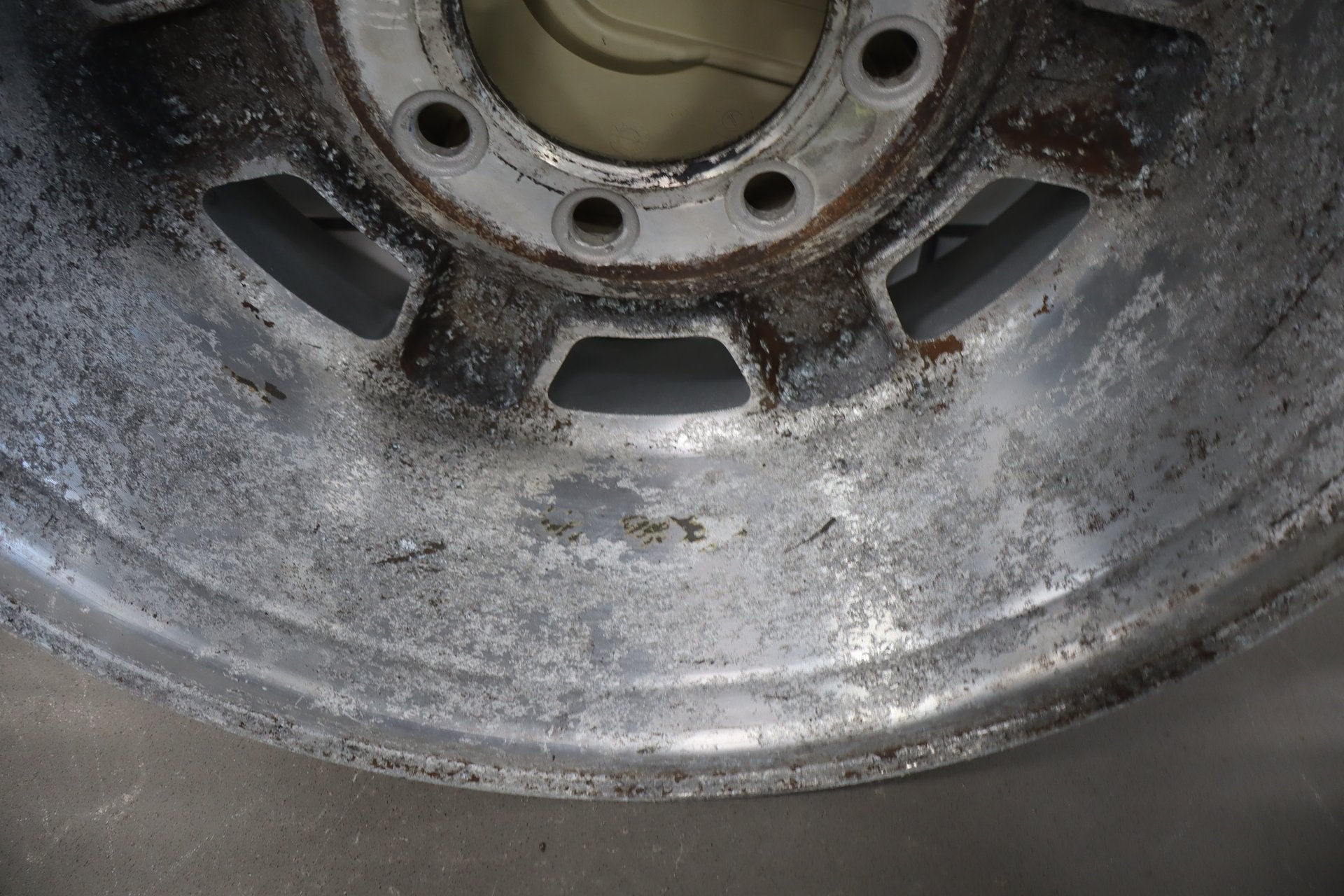 2003-2007 Hummer H2 17x8.5 OEM Wheel- Single Silver