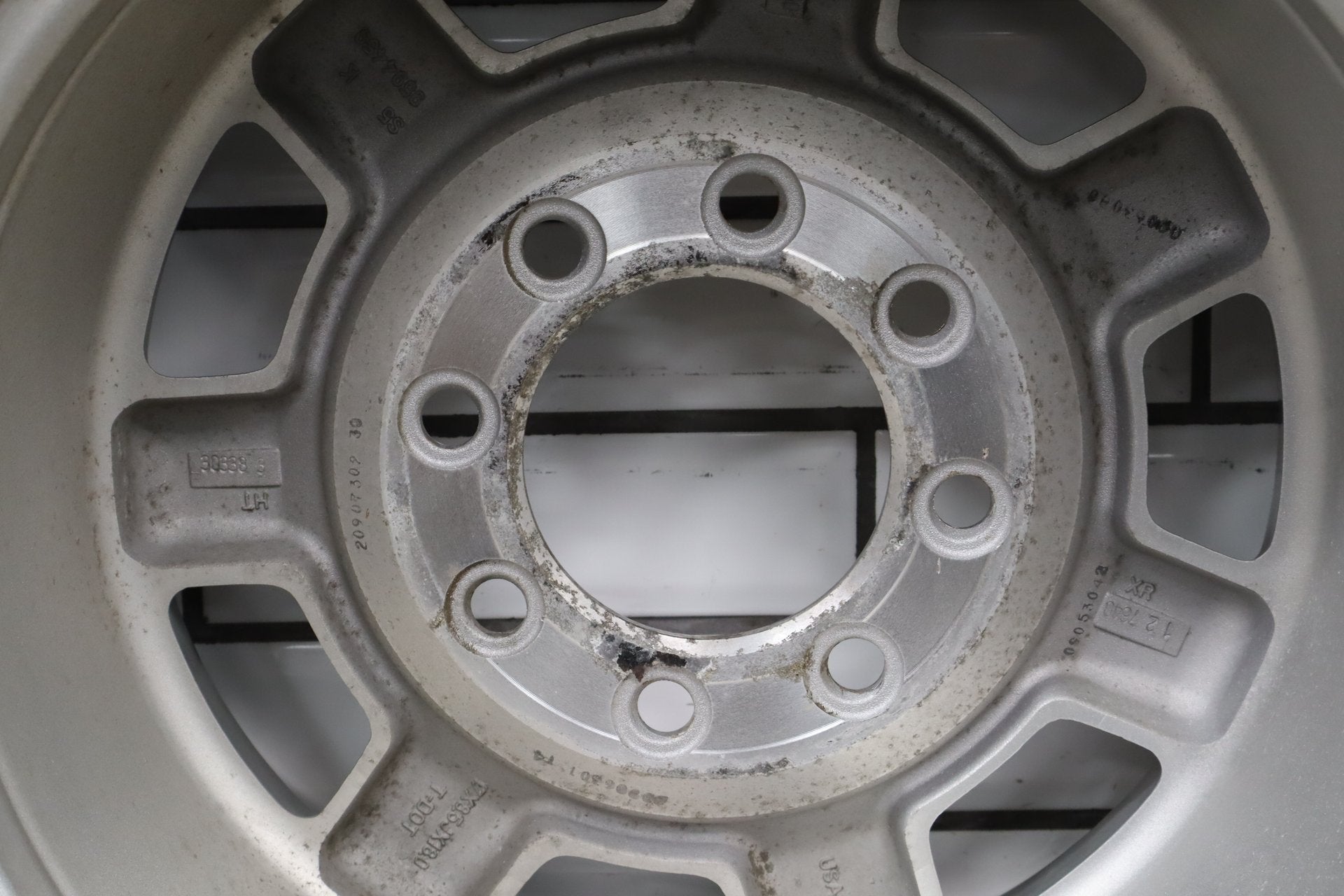 2003-2007 Hummer H2 17x8.5 OEM Wheel - Single Silver