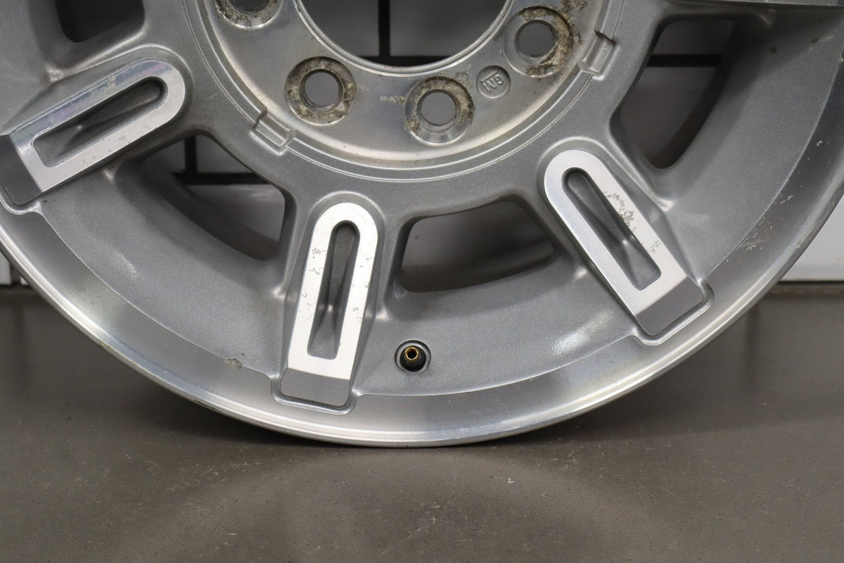 2003-2007 Hummer H2 17x8.5 OEM Wheel - Single Silver
