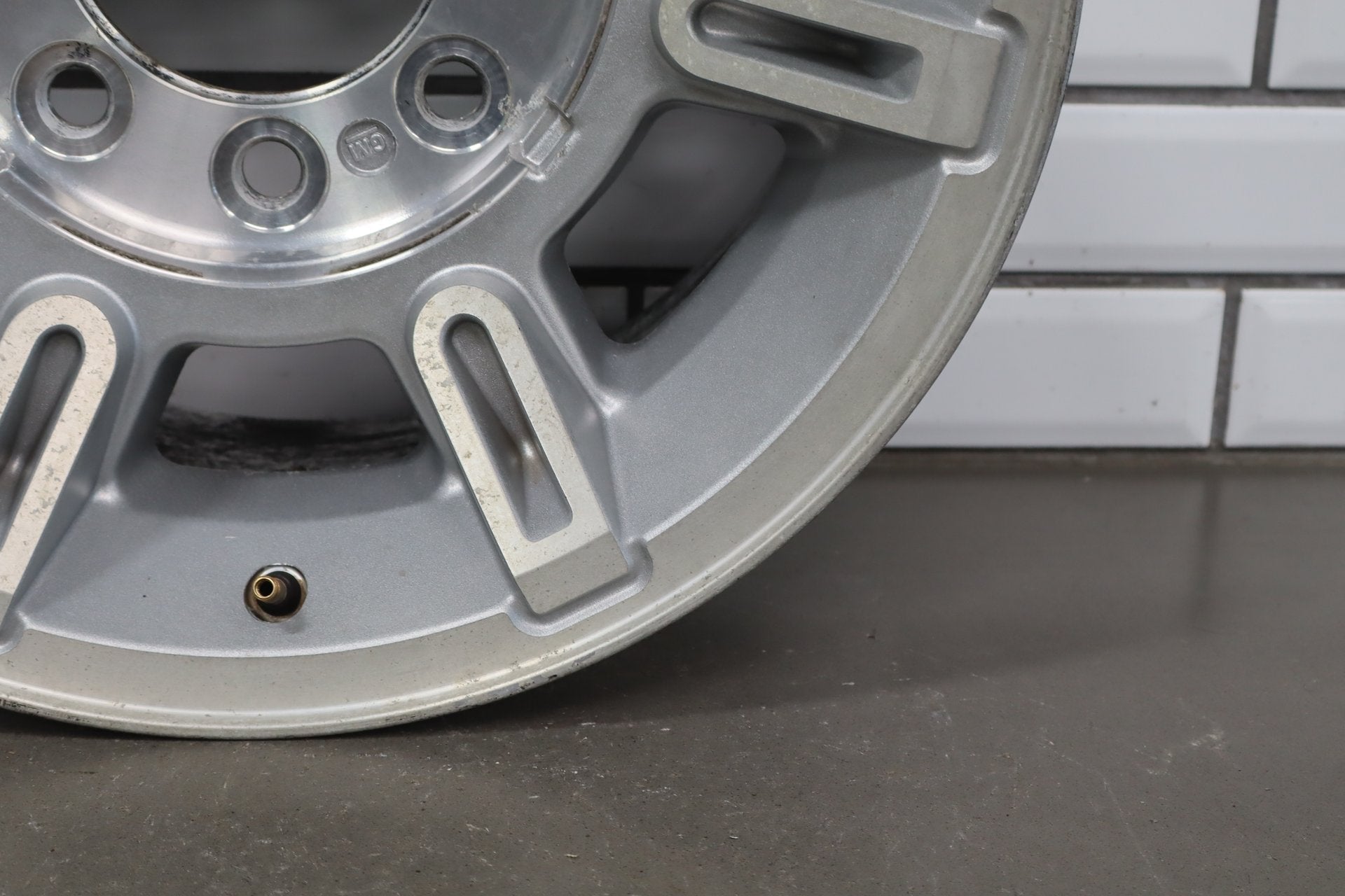 2003-2007 Hummer H2 17x8.5 OEM Wheel- Single Silver