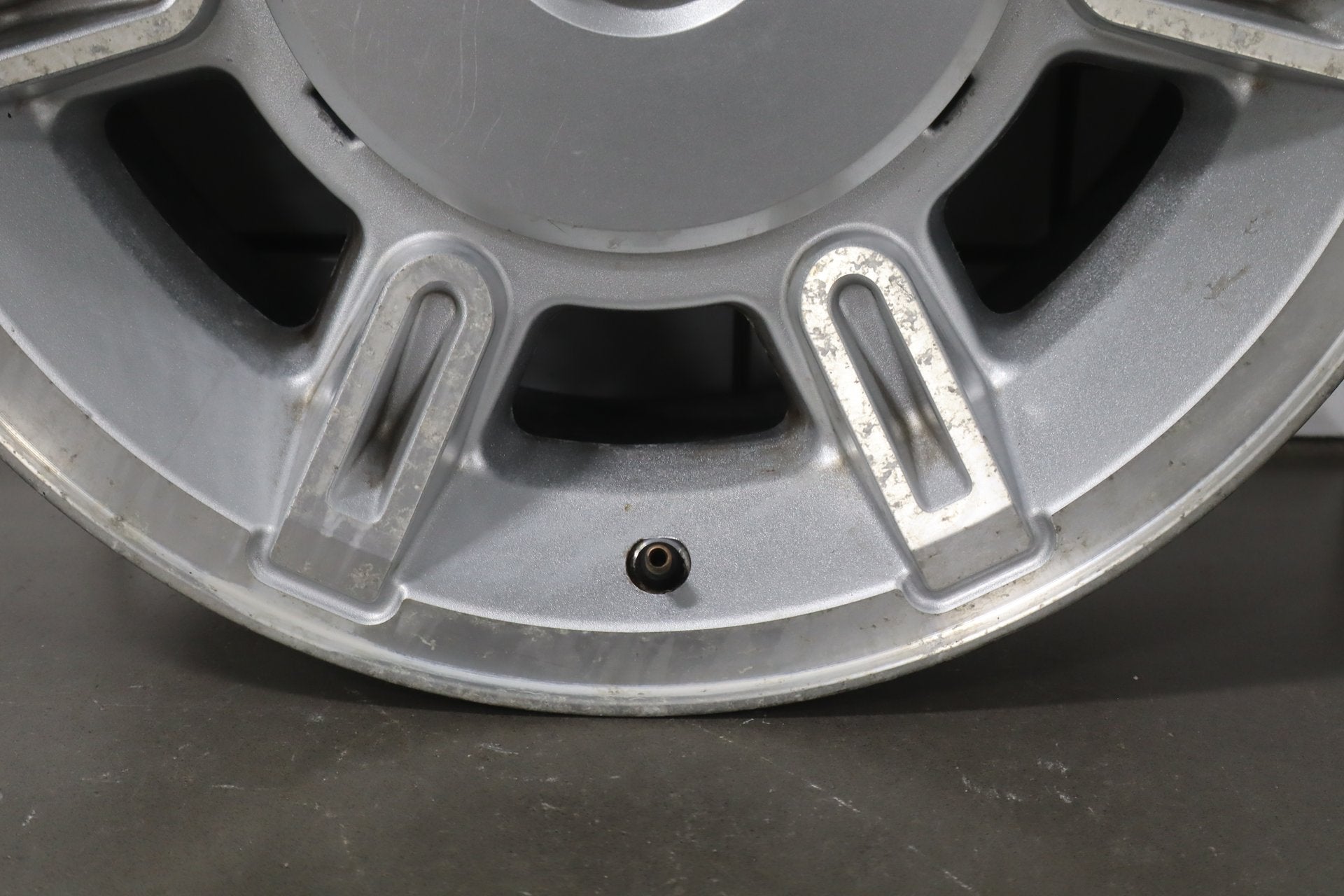 2003-2007 Hummer H2 17x8.5 OEM Wheel- Single Silver
