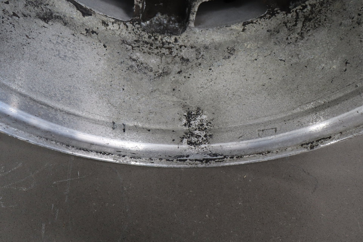 2003-2007 Hummer H2 17x8.5 OEM Wheel - Single Silver