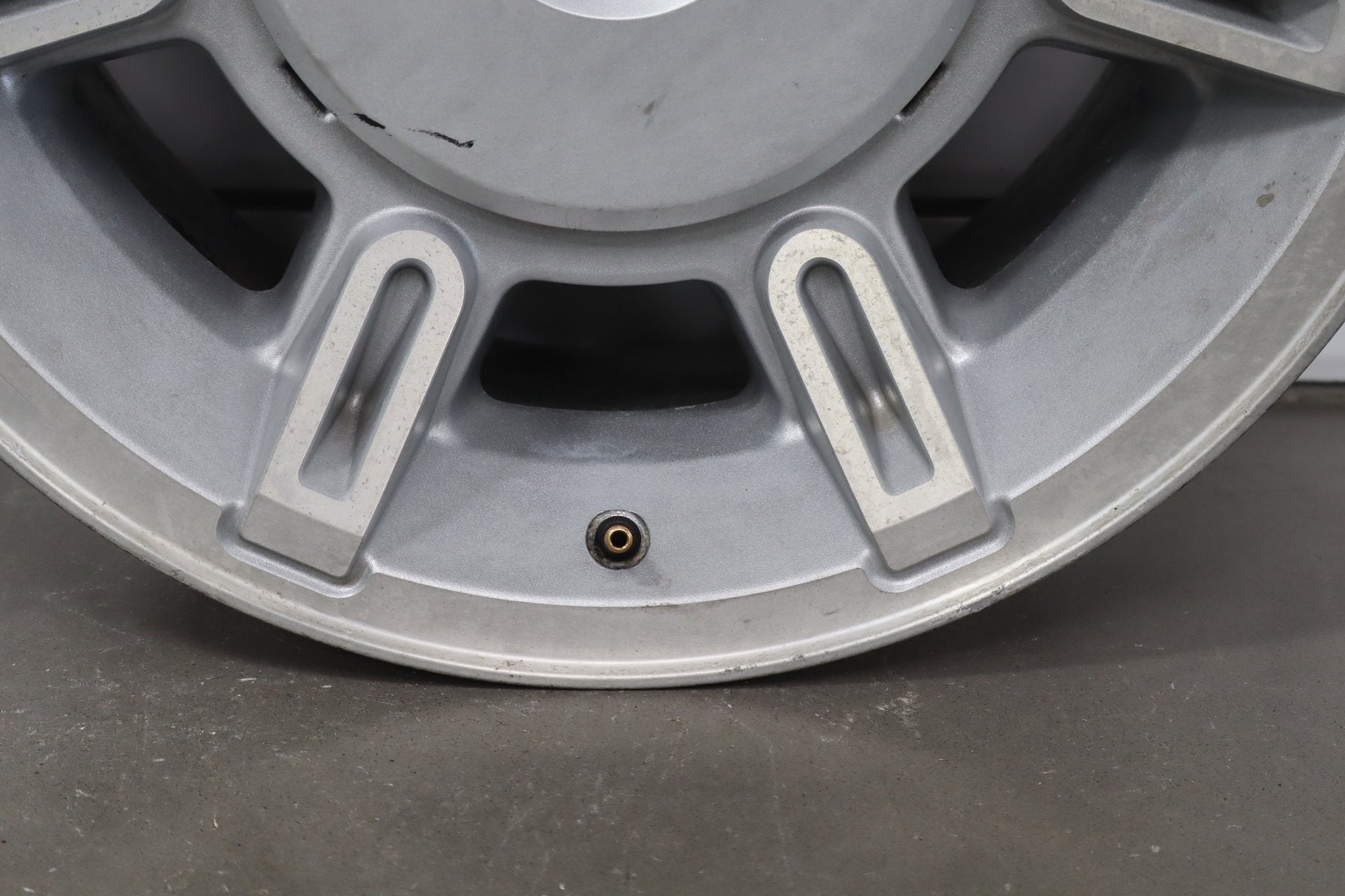 2003-2007 Hummer H2 17x8.5 OEM Wheel- Single Silver