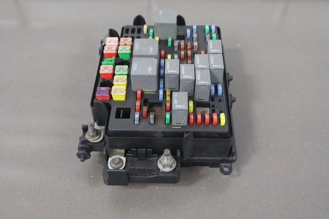 2003 - 2007 Hummer H2 6.0L Engine Underhood Fuse Junction Relay Box