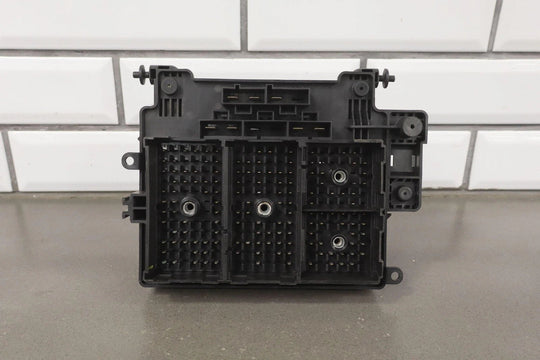 2003 - 2007 Hummer H2 6.0L Engine Underhood Fuse Junction Relay Box