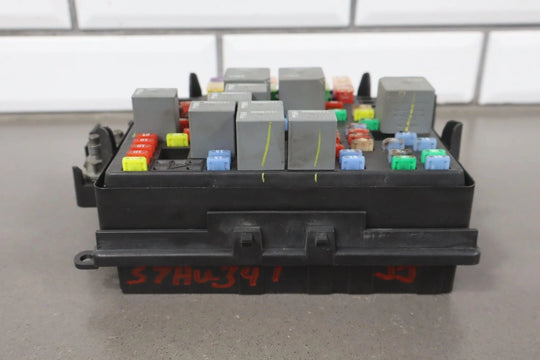 2003 - 2007 Hummer H2 6.0L Engine Underhood Fuse Junction Relay Box