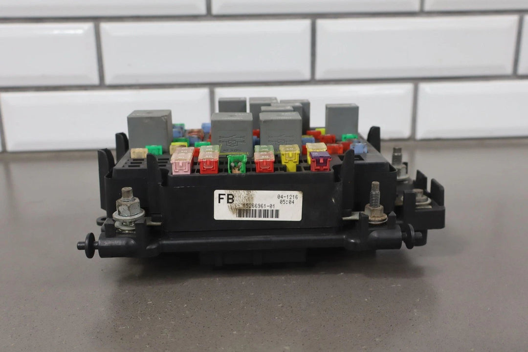 2003 - 2007 Hummer H2 6.0L Engine Underhood Fuse Junction Relay Box