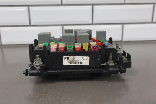 2003 - 2007 Hummer H2 6.0L Engine Underhood Fuse Junction Relay Box