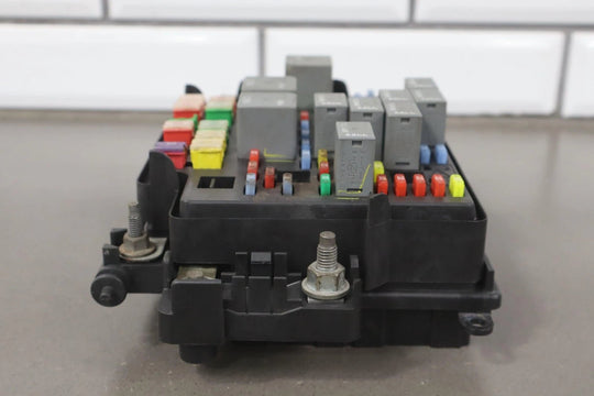 2003 - 2007 Hummer H2 6.0L Engine Underhood Fuse Junction Relay Box