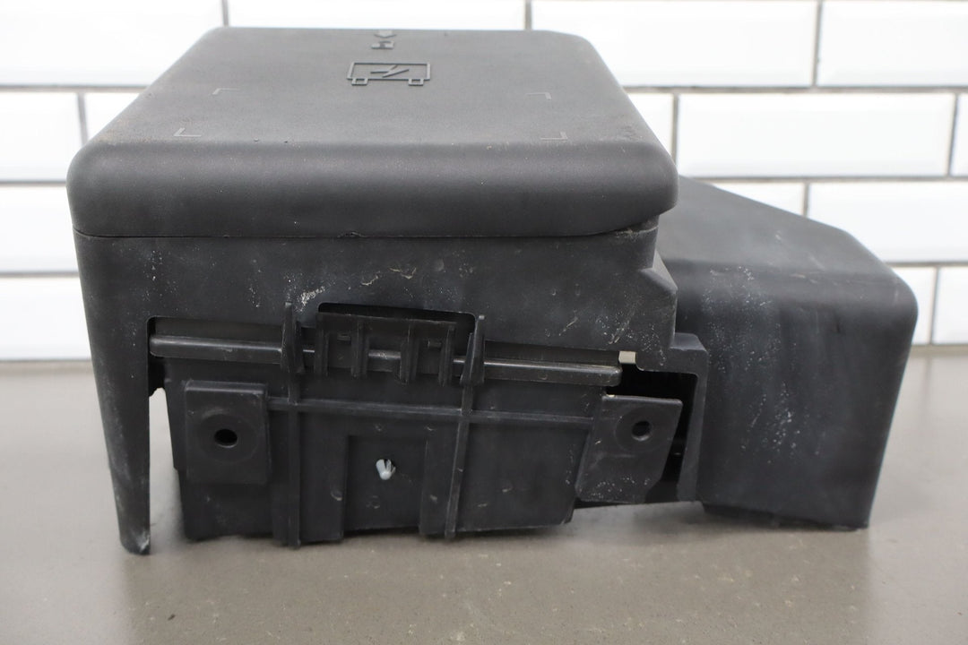 2003 - 2007 Hummer H2 6.0L Engine Underhood Fuse Junction Relay Box