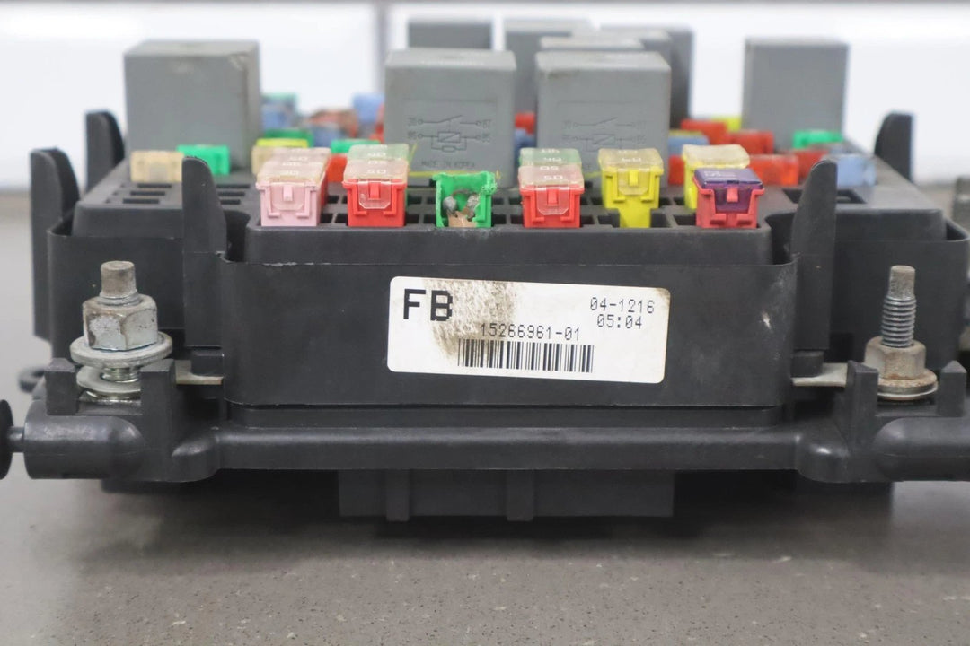 2003 - 2007 Hummer H2 6.0L Engine Underhood Fuse Junction Relay Box