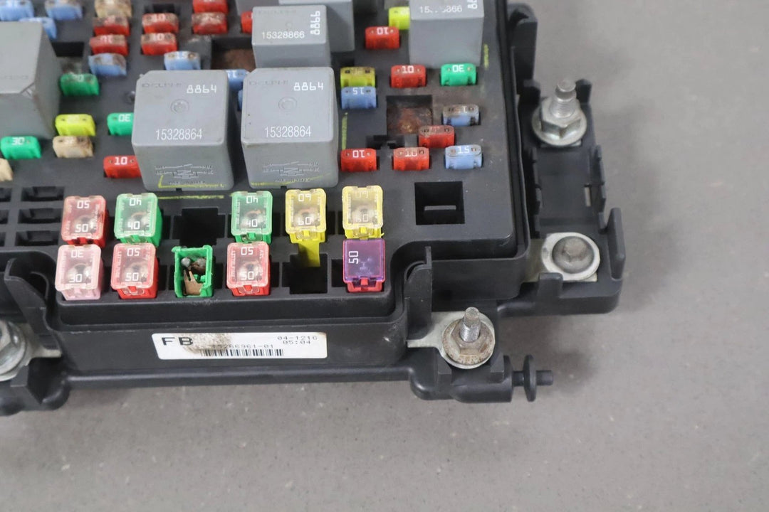 2003 - 2007 Hummer H2 6.0L Engine Underhood Fuse Junction Relay Box