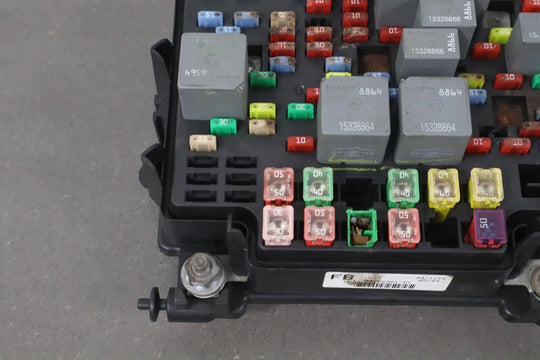 2003 - 2007 Hummer H2 6.0L Engine Underhood Fuse Junction Relay Box