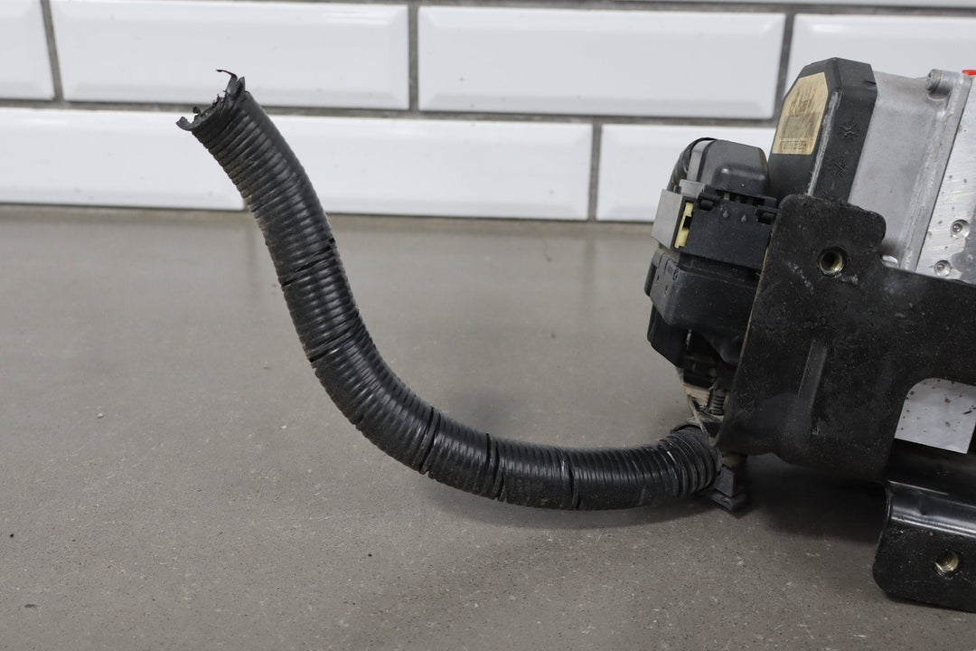 2003 - 2007 Hummer H2 - ABS Brake Unit 19301997